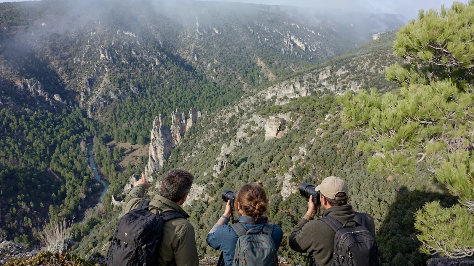 Representación de un curso de fotografía en un mirador, a partir de una fotografía de Miguel Ángel Langa
