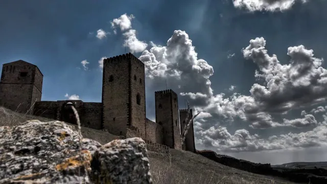 Portada de El Castillo (The Castle)